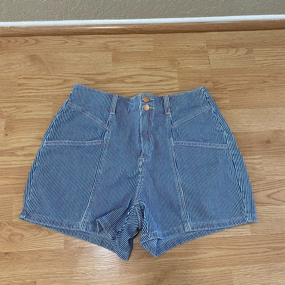 Universal Thread Shorts